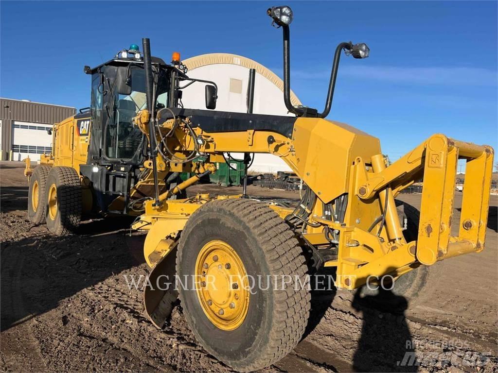CAT 140M3 AWD Tiehöylät