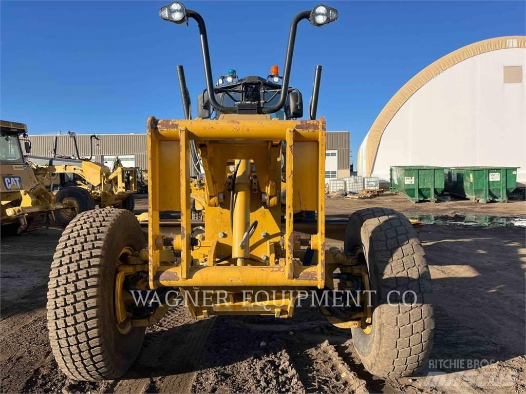 CAT 140M3 AWD Tiehöylät