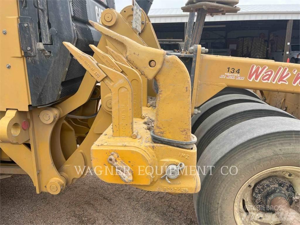 CAT 140M3 AWD Tiehöylät