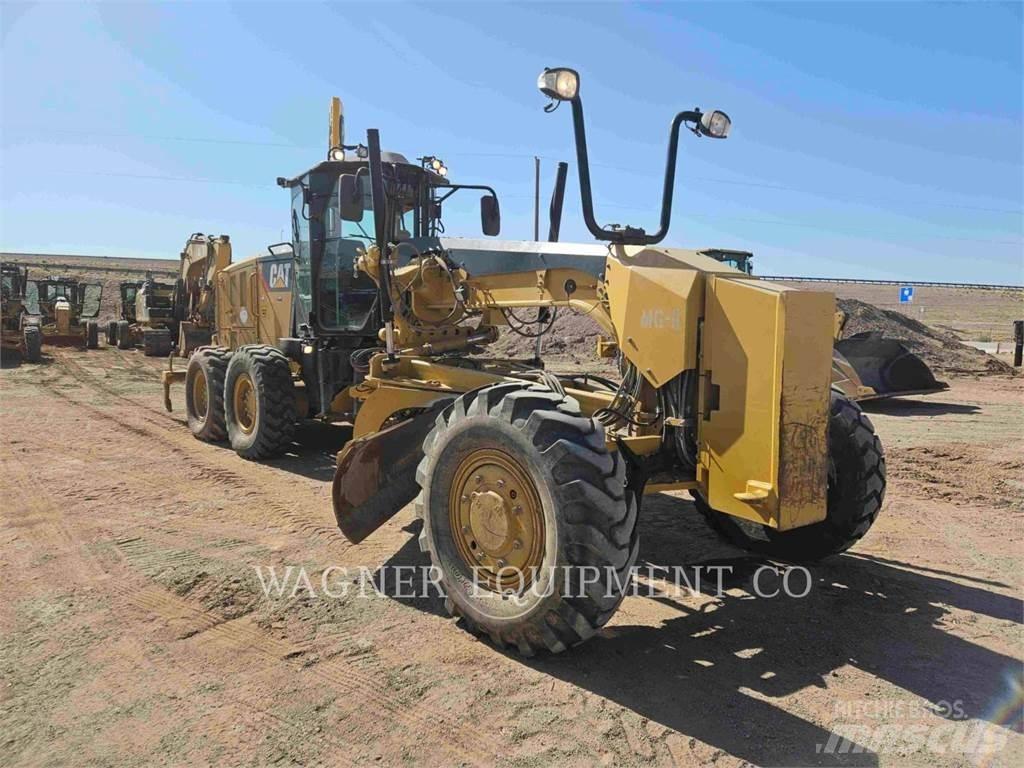 CAT 140M3 AWD Tiehöylät