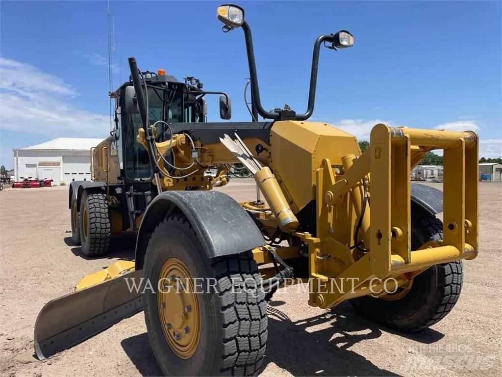 CAT 140M3 AWD Tiehöylät