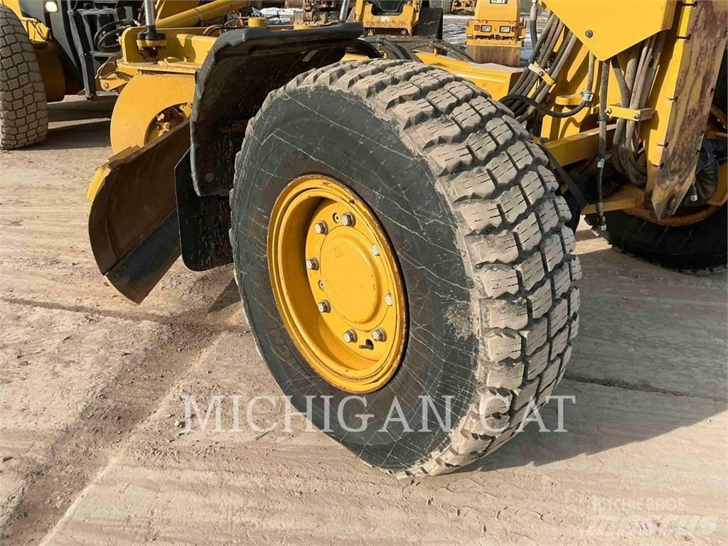 CAT 140M3 AWD Tiehöylät