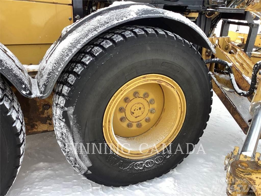 CAT 140M3 AWD Tiehöylät
