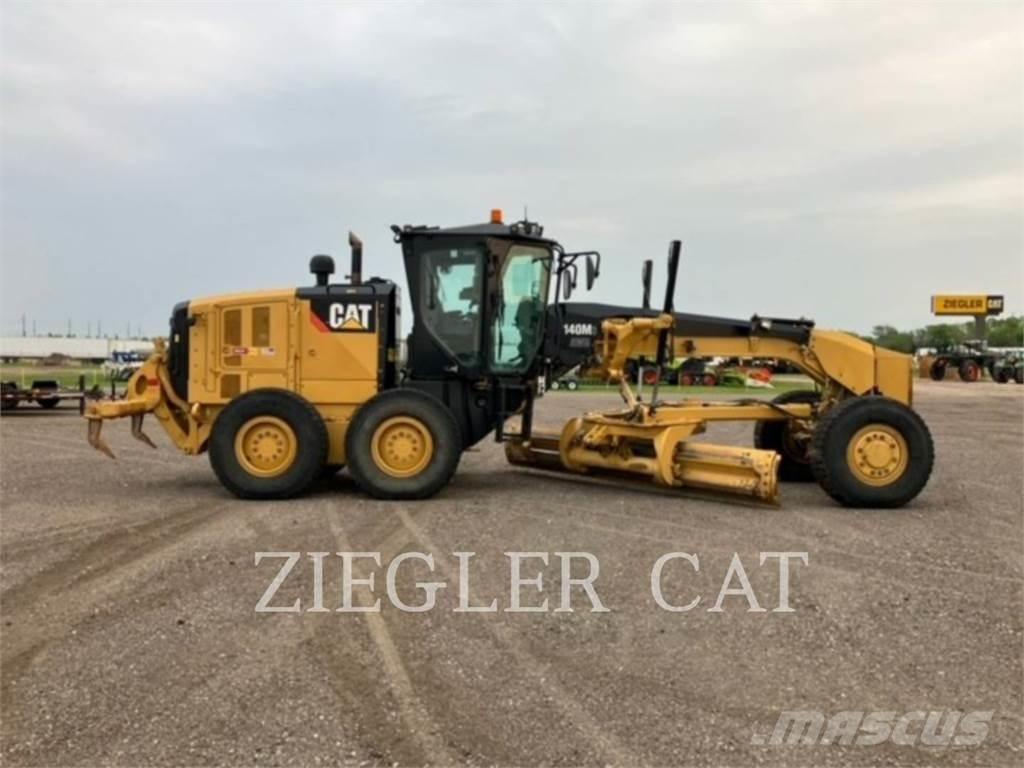 CAT 140M3AWD Tiehöylät