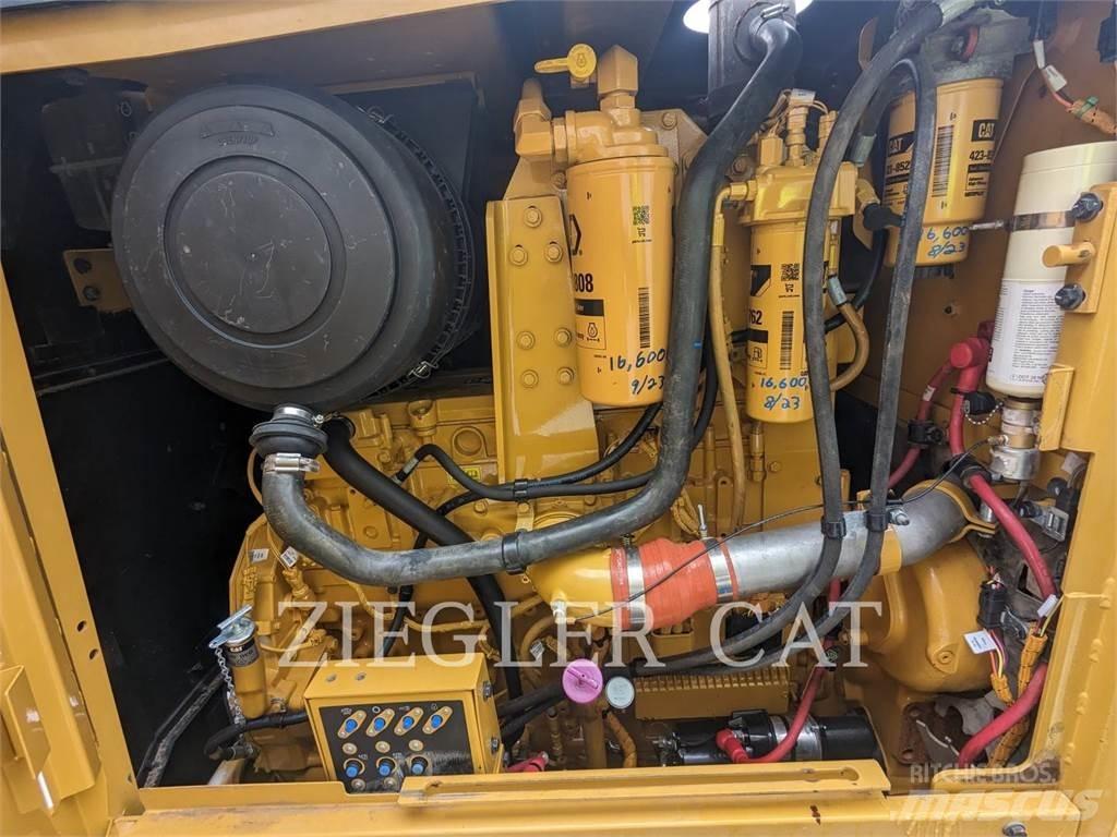 CAT 14M Tiehöylät