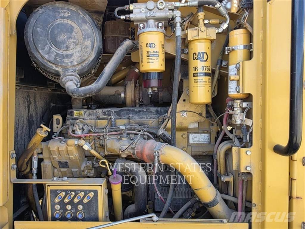 CAT 160M AWD Tiehöylät