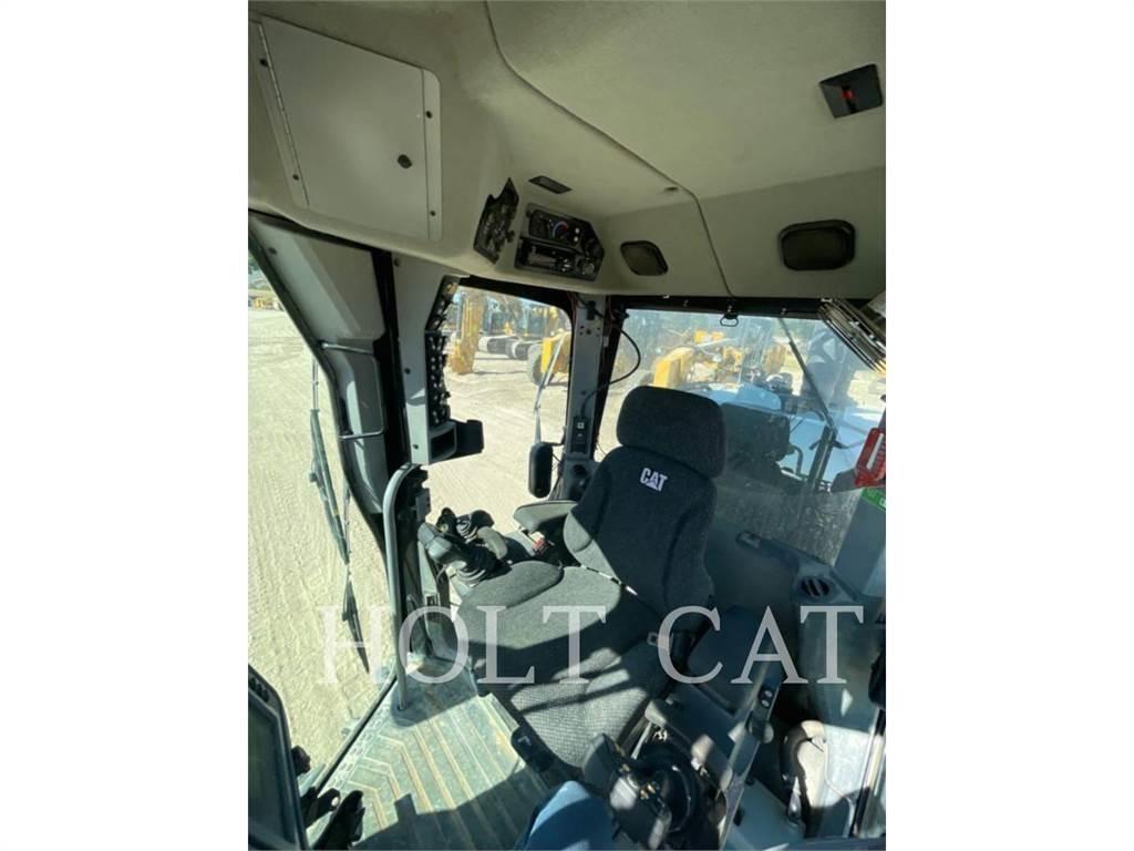 CAT 160M3 Tiehöylät