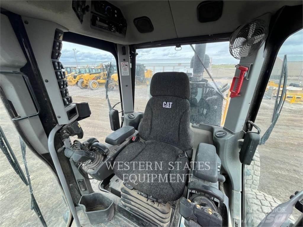 CAT 160M3 Tiehöylät