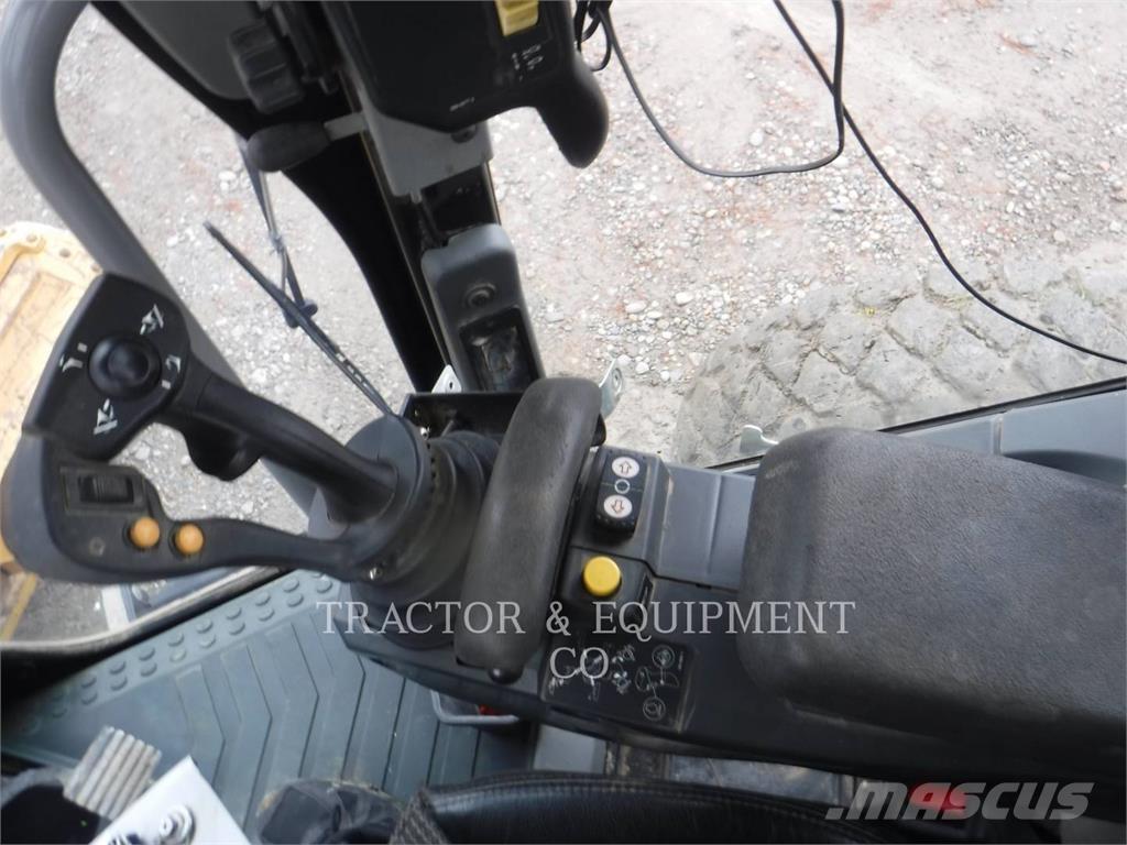 CAT 160M3 AWD Tiehöylät