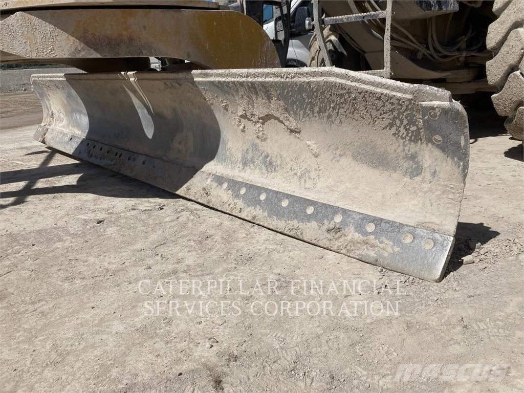 CAT 16M Tiehöylät