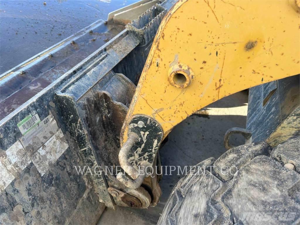 CAT 216B Liukuohjatut kuormaajat