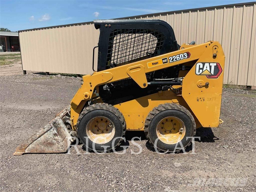 CAT 226D Liukuohjatut kuormaajat