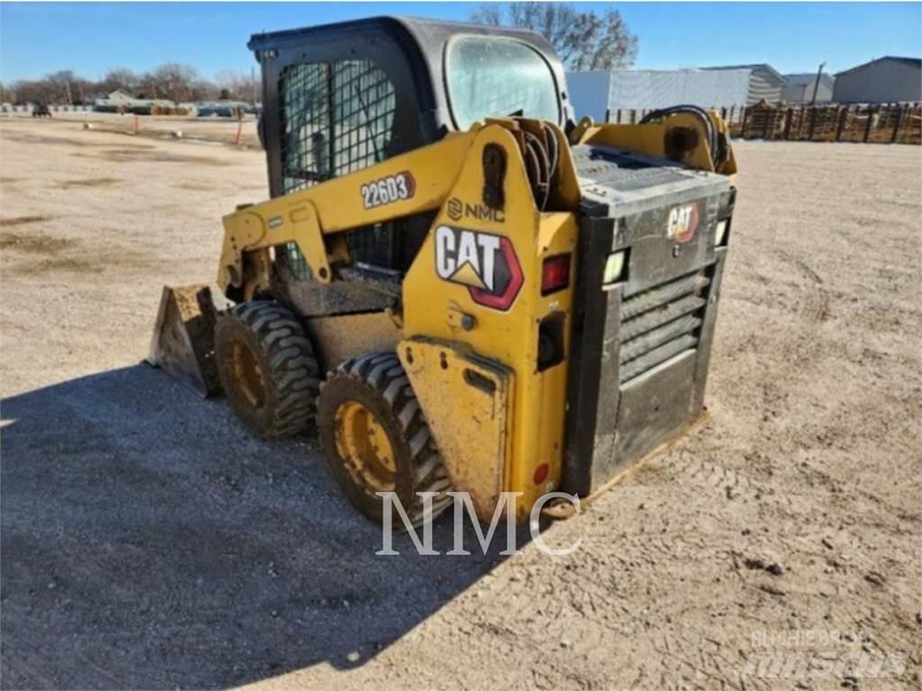CAT 226D3 Liukuohjatut kuormaajat
