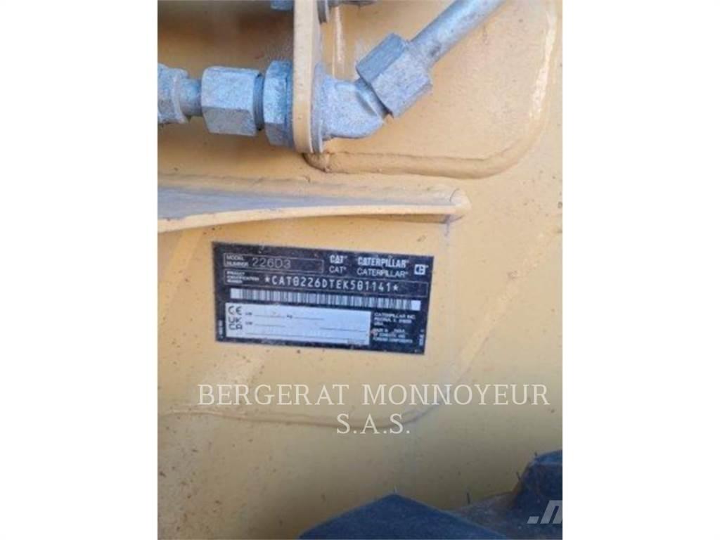 CAT 226D3 Liukuohjatut kuormaajat