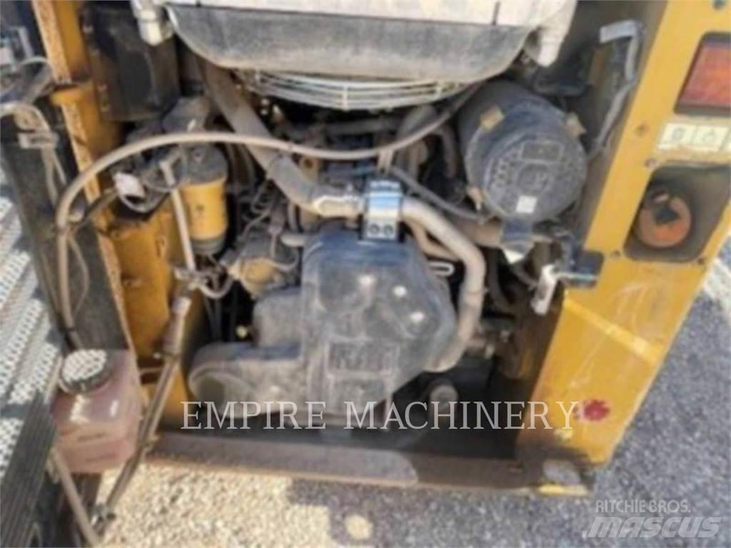 CAT 226D3 Liukuohjatut kuormaajat