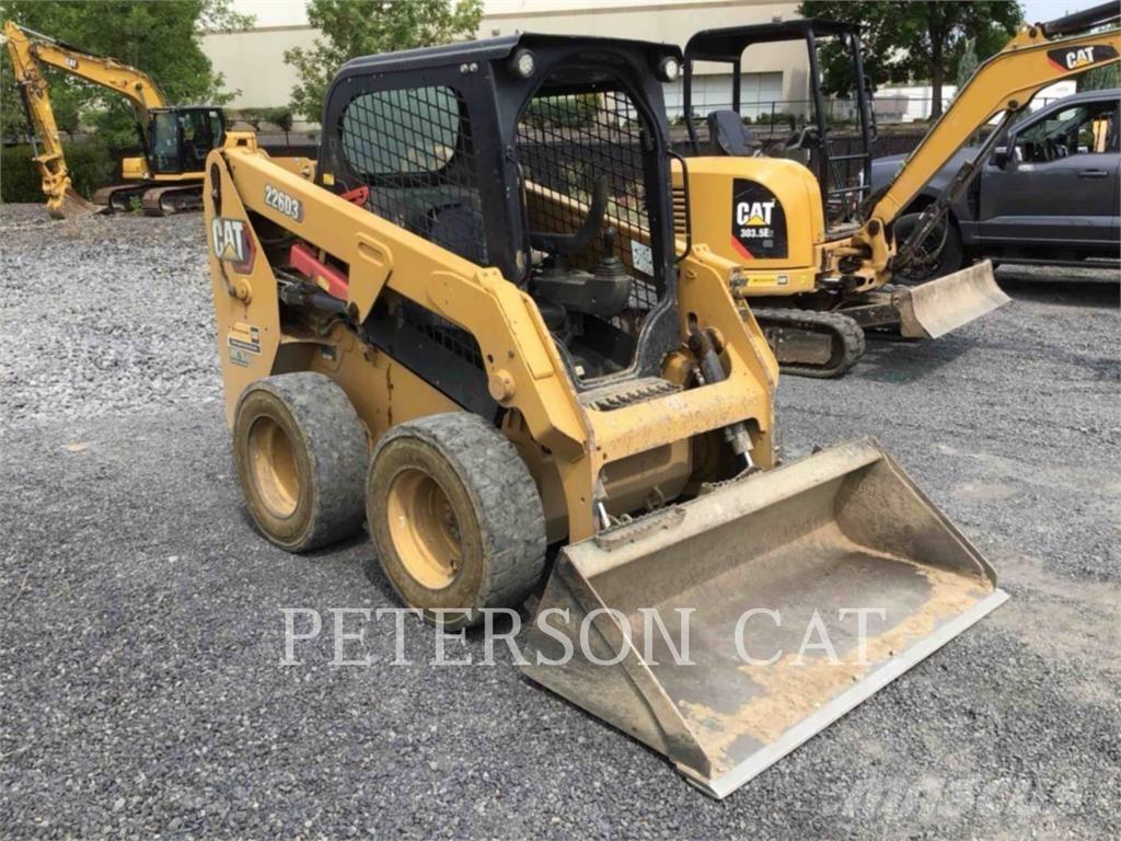 CAT 226D3 Liukuohjatut kuormaajat