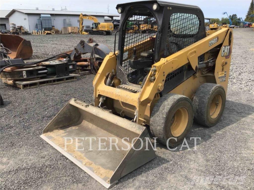 CAT 226D3 Liukuohjatut kuormaajat