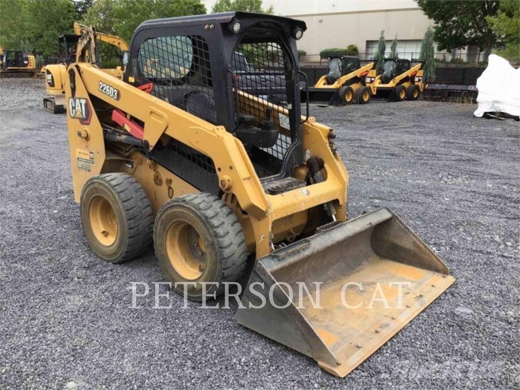 CAT 226D3 Liukuohjatut kuormaajat