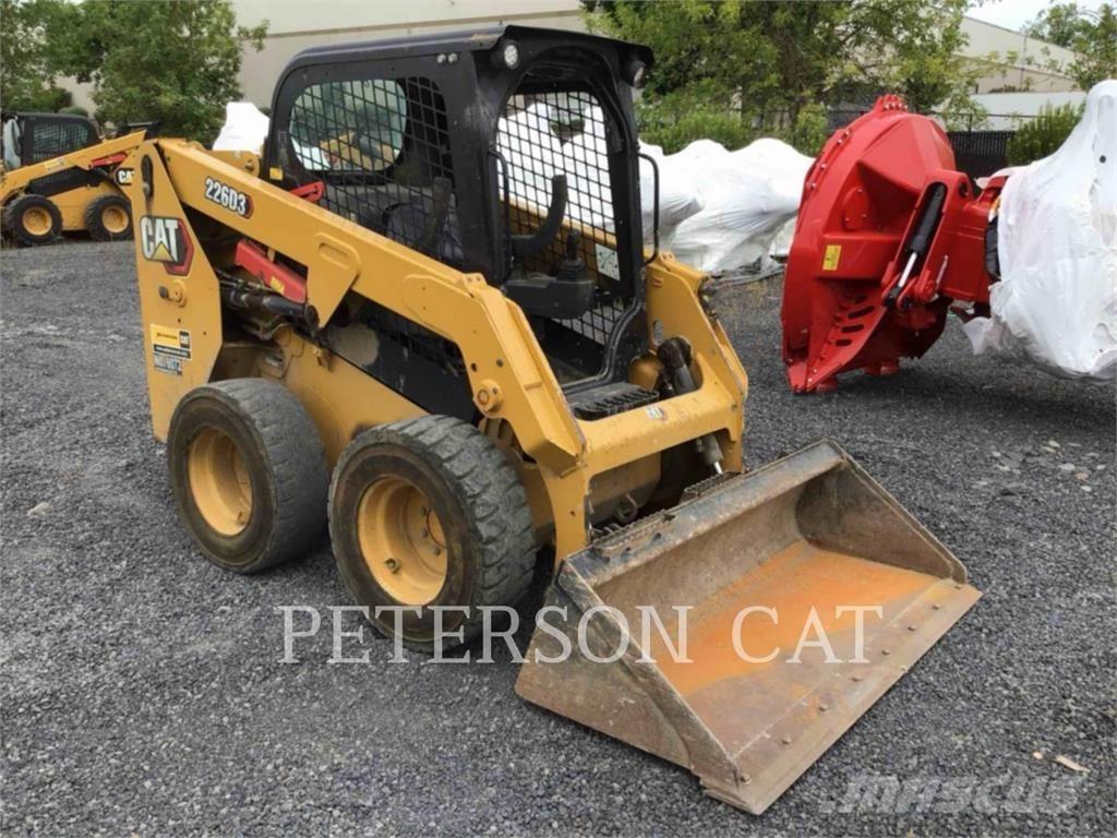 CAT 226D3 Liukuohjatut kuormaajat