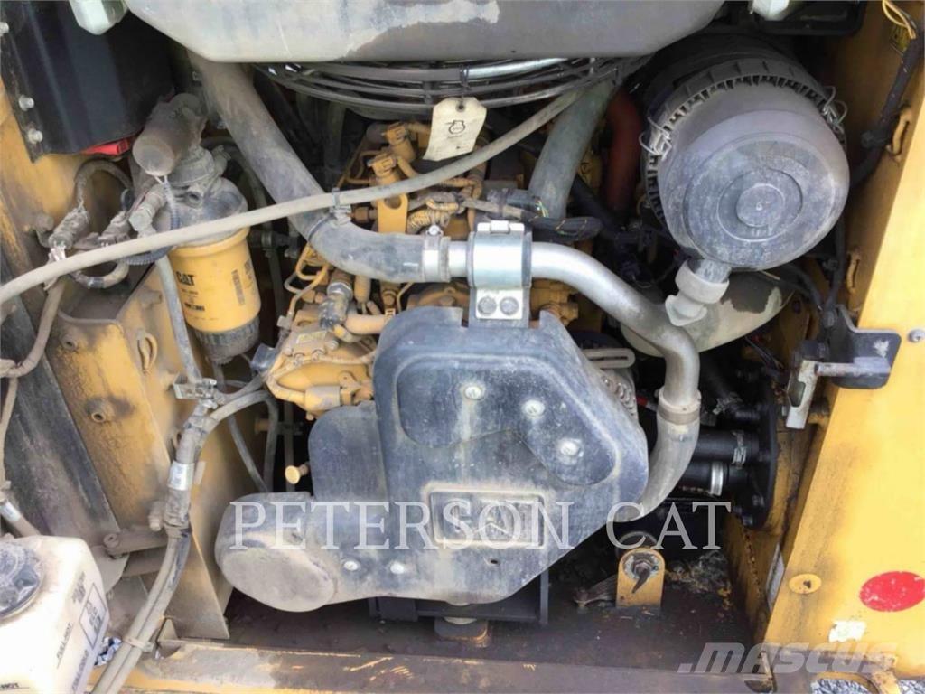 CAT 226D3 Liukuohjatut kuormaajat