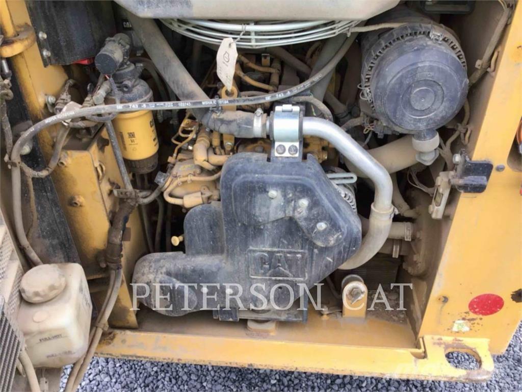 CAT 226D3 Liukuohjatut kuormaajat