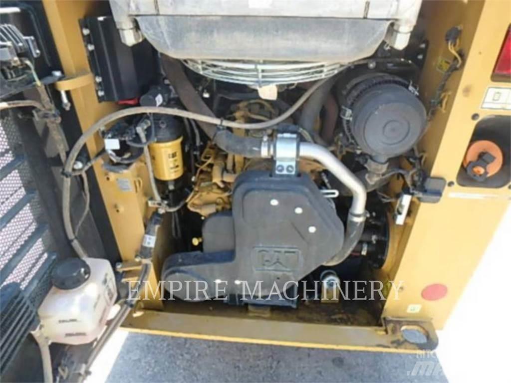 CAT 226D3 Liukuohjatut kuormaajat