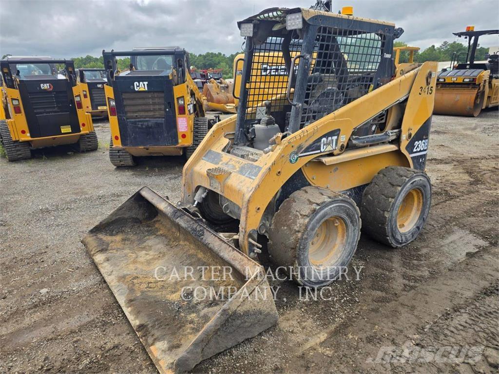 CAT 236 B Liukuohjatut kuormaajat