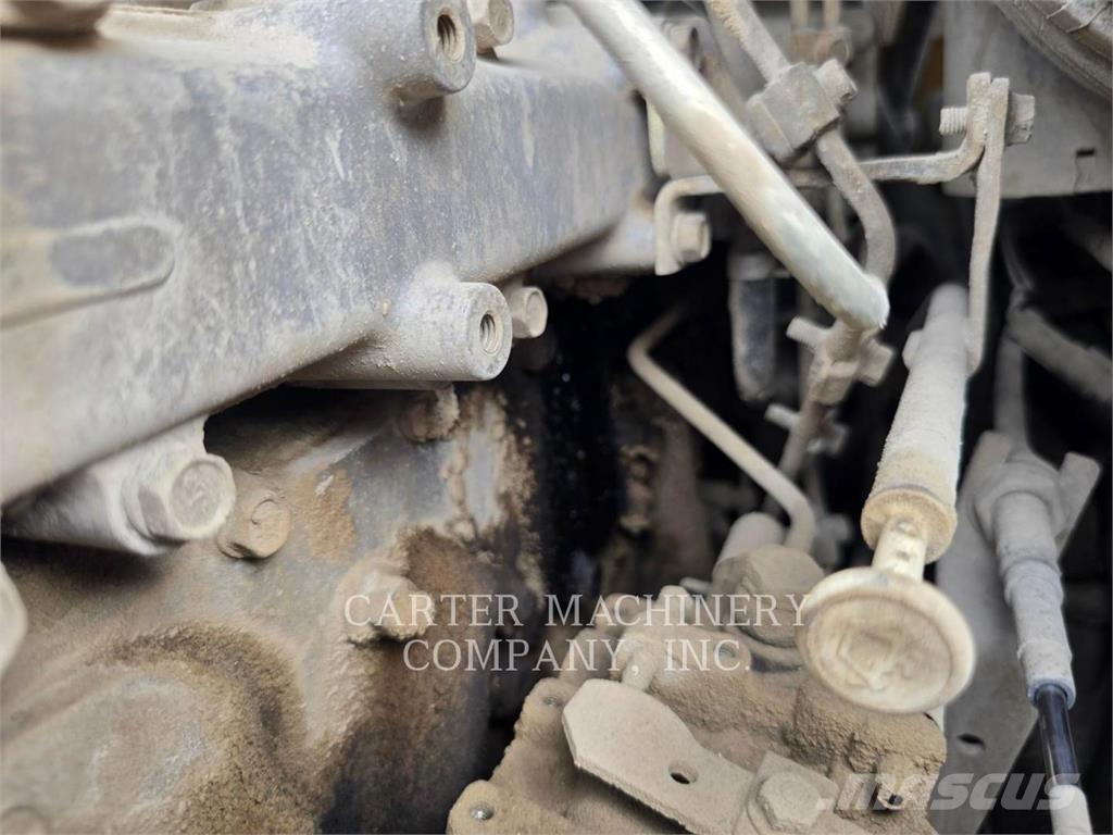 CAT 236 B Liukuohjatut kuormaajat