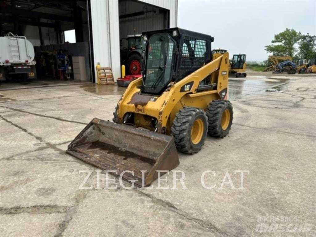 CAT 236B3 Liukuohjatut kuormaajat
