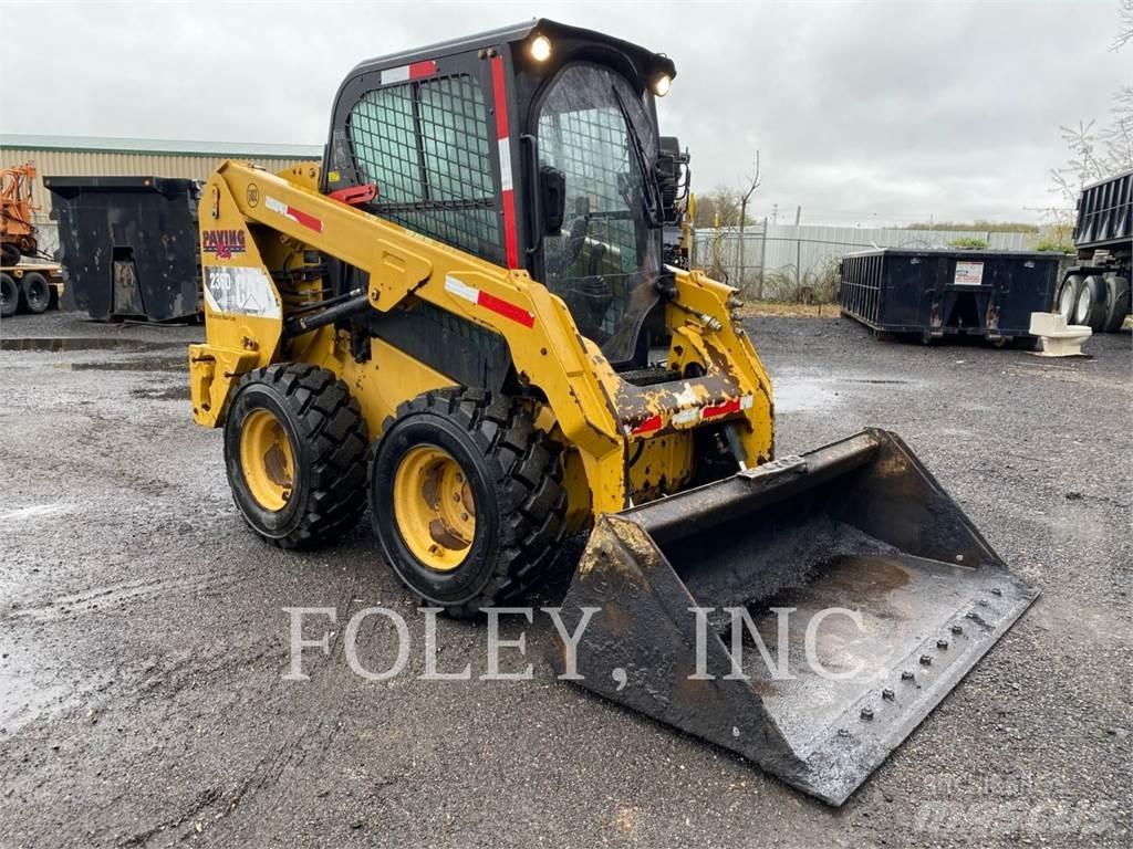 CAT 236D Liukuohjatut kuormaajat