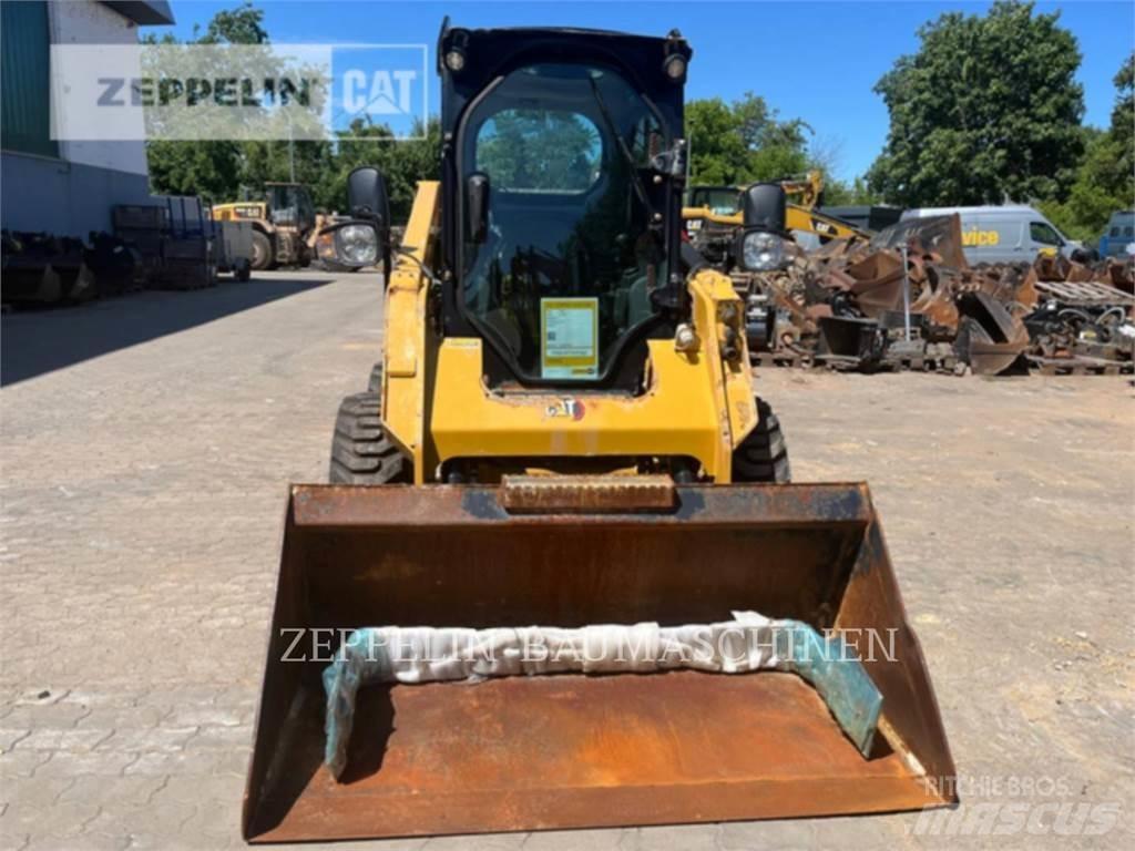 CAT 236D Liukuohjatut kuormaajat