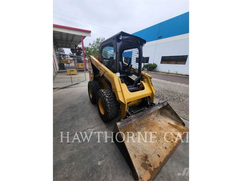 CAT 236D Liukuohjatut kuormaajat