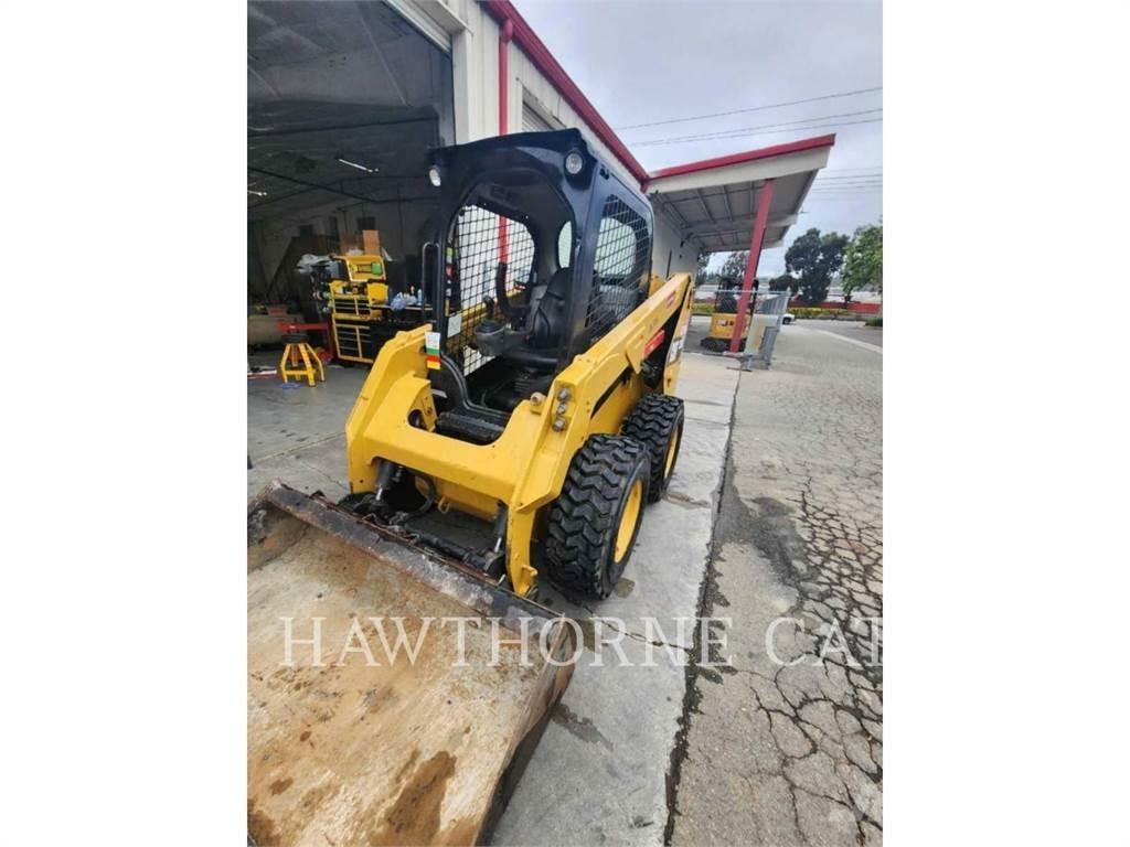 CAT 236D Liukuohjatut kuormaajat