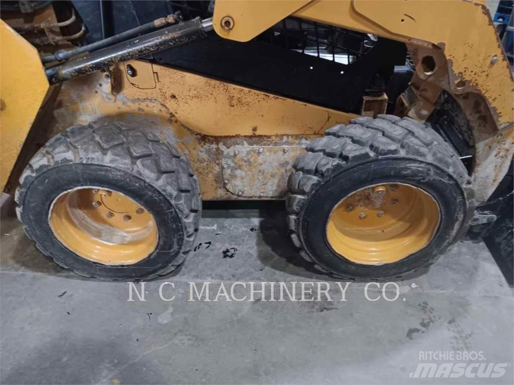 CAT 236D H2CN Liukuohjatut kuormaajat