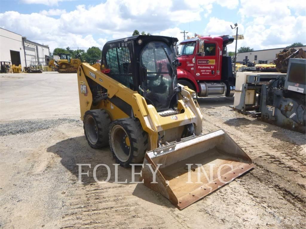 CAT 236D3 Liukuohjatut kuormaajat
