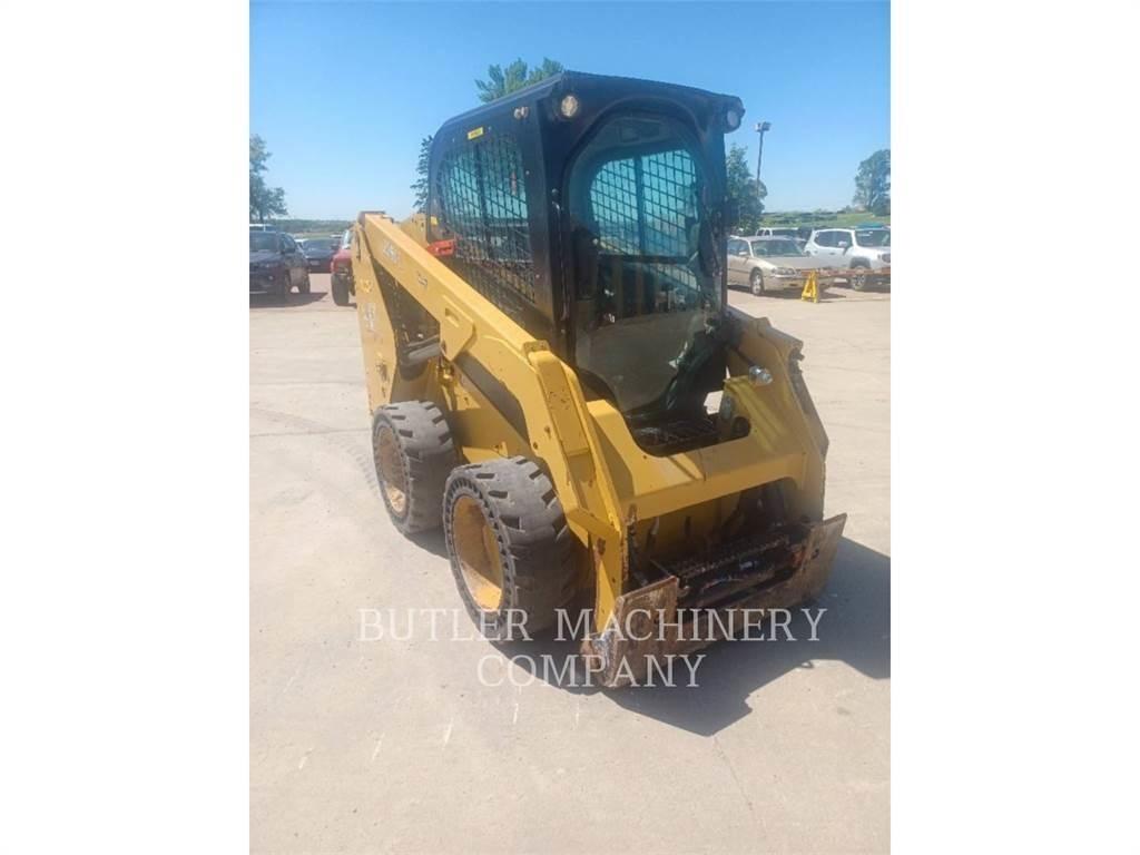 CAT 236D3 Liukuohjatut kuormaajat