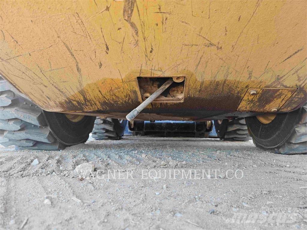 CAT 236D3 Liukuohjatut kuormaajat
