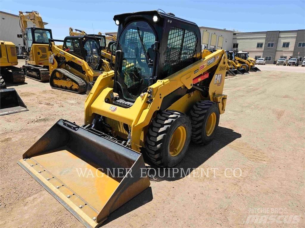 CAT 236D3 Liukuohjatut kuormaajat