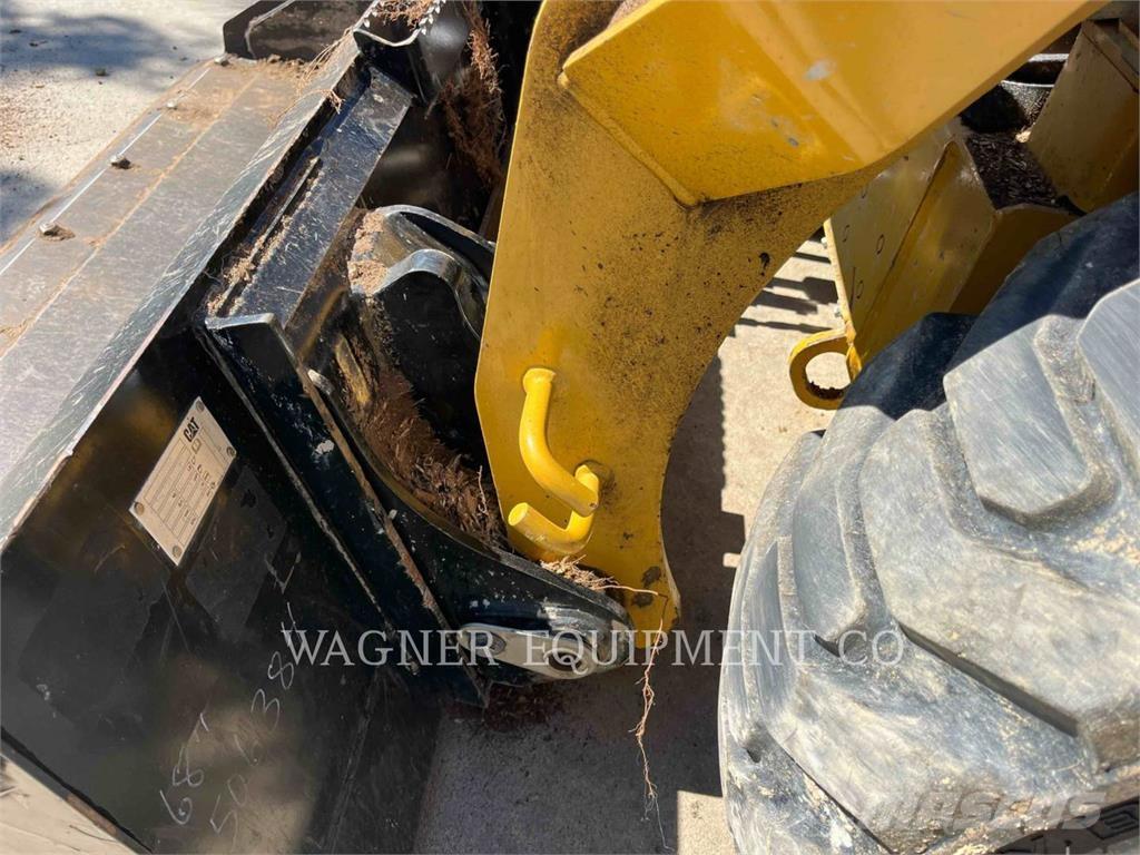 CAT 236D3 Liukuohjatut kuormaajat