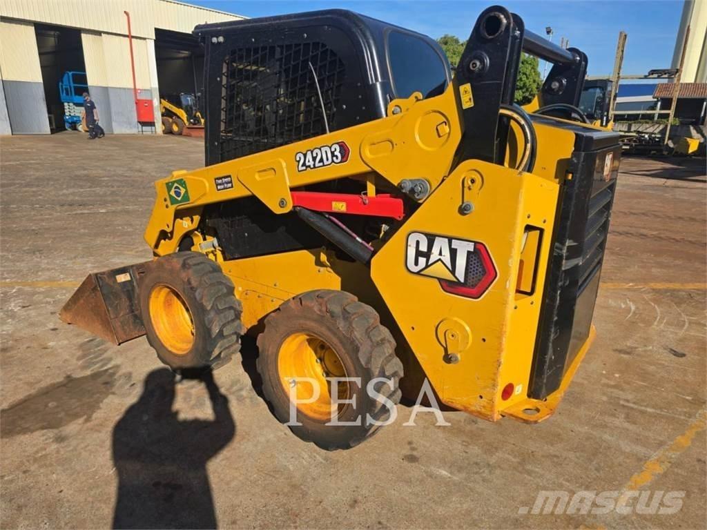 CAT 242 D Liukuohjatut kuormaajat
