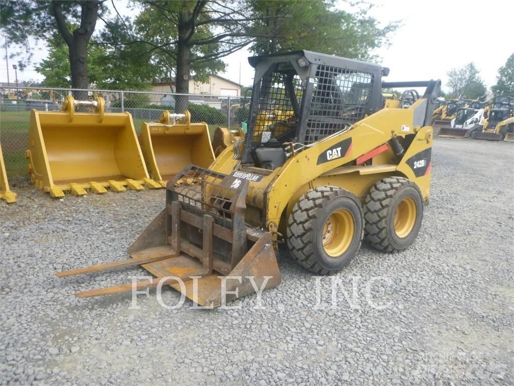 CAT 242B3 Liukuohjatut kuormaajat
