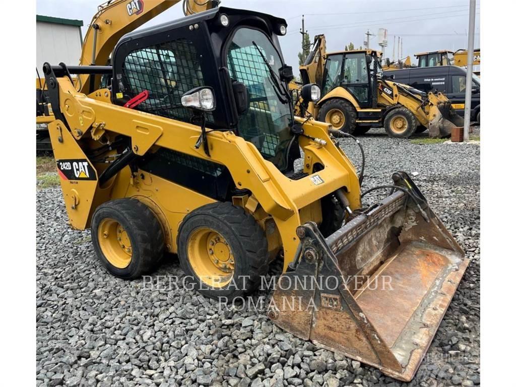 CAT 242D Liukuohjatut kuormaajat