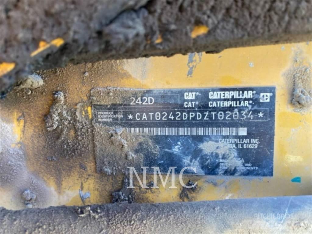 CAT 242D Liukuohjatut kuormaajat
