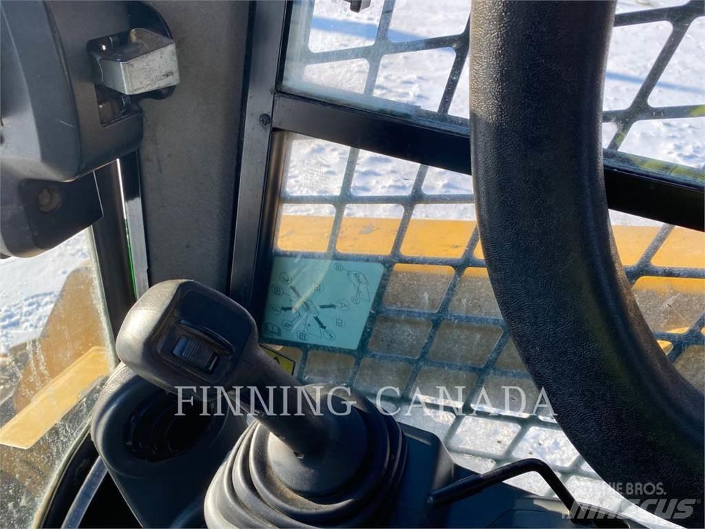 CAT 242D Liukuohjatut kuormaajat