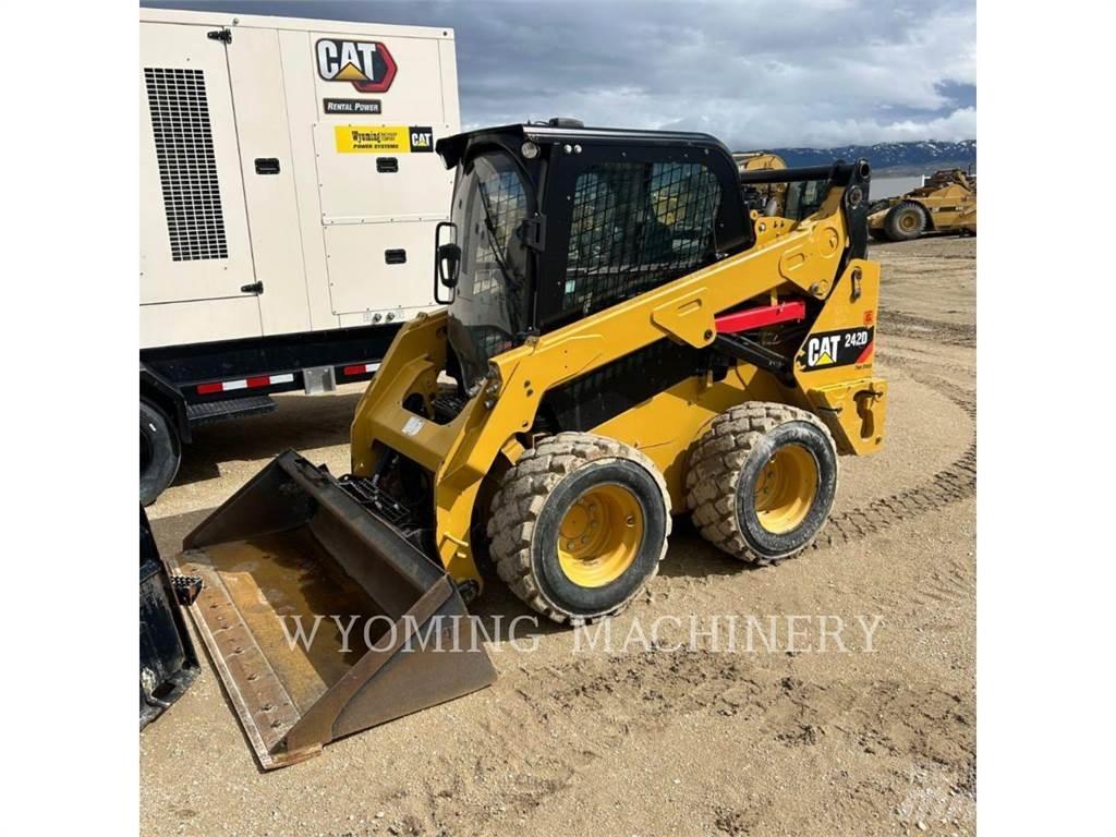 CAT 242D Liukuohjatut kuormaajat