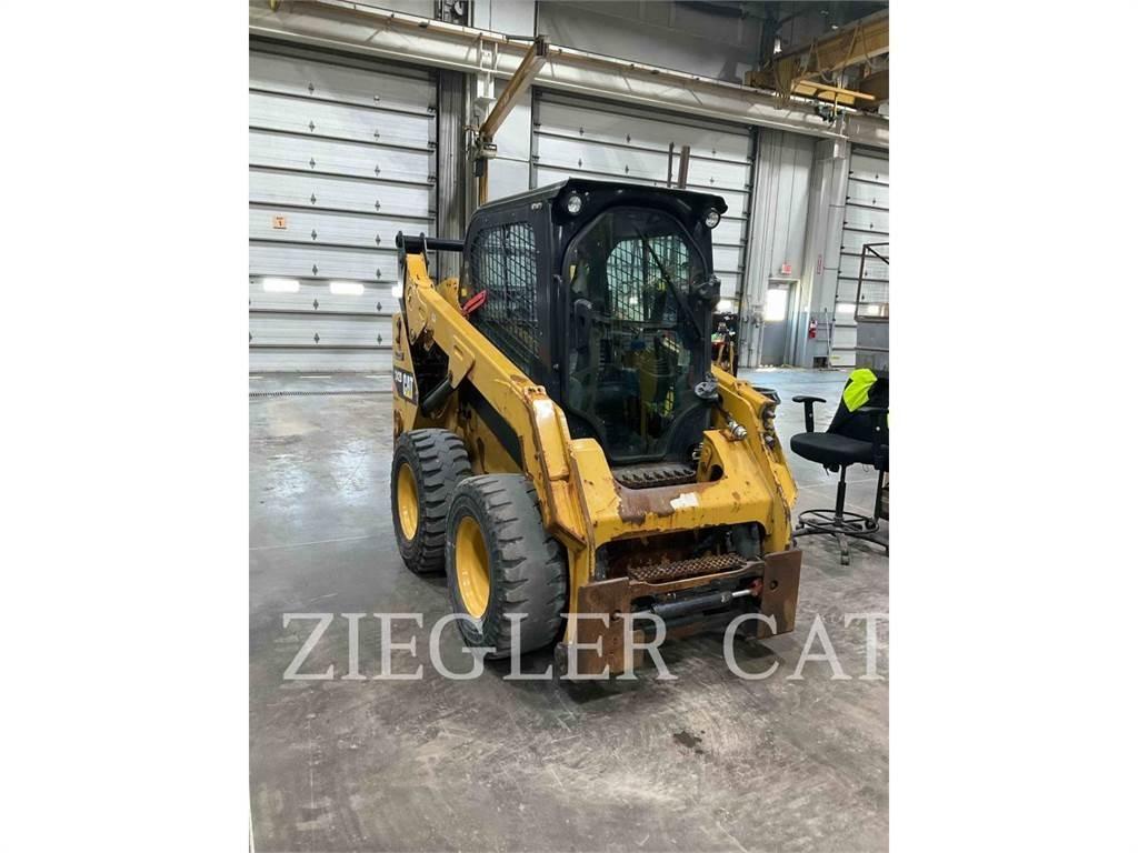 CAT 242D Liukuohjatut kuormaajat