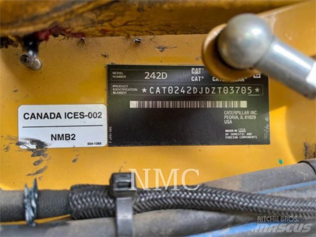CAT 242D Liukuohjatut kuormaajat