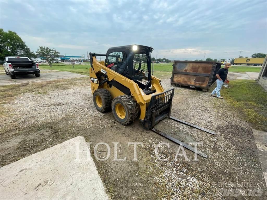 CAT 242D Liukuohjatut kuormaajat