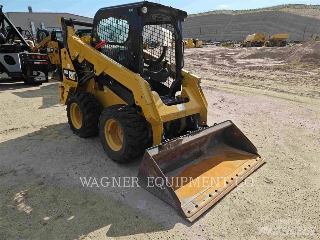 CAT 242D Liukuohjatut kuormaajat