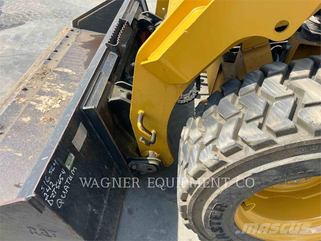 CAT 242D Liukuohjatut kuormaajat